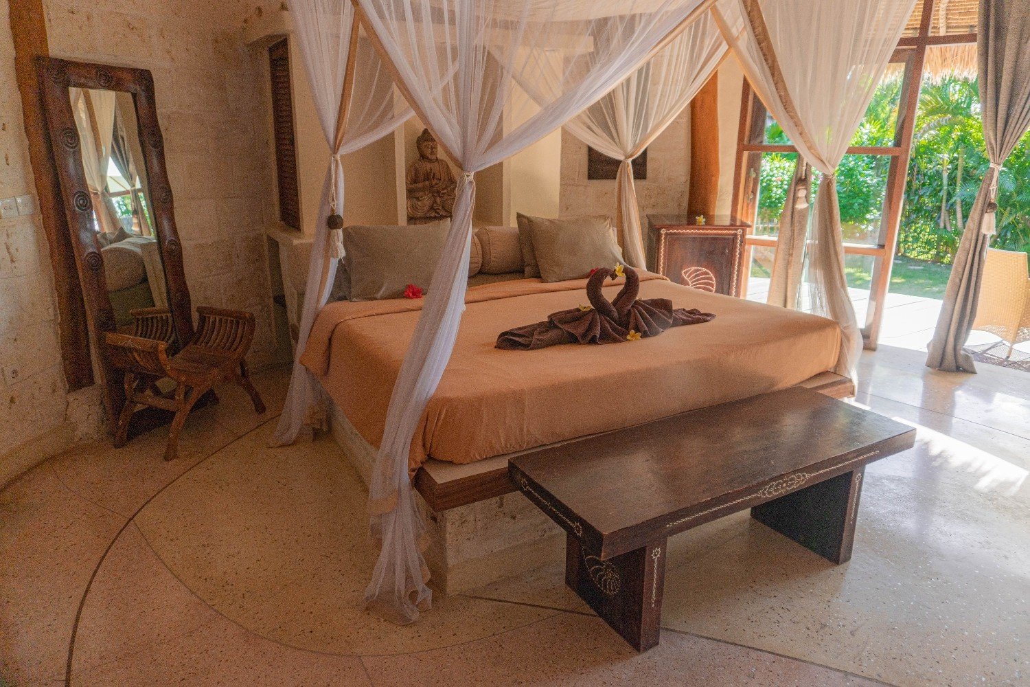 Deluxe Bungalow Gallery 10
