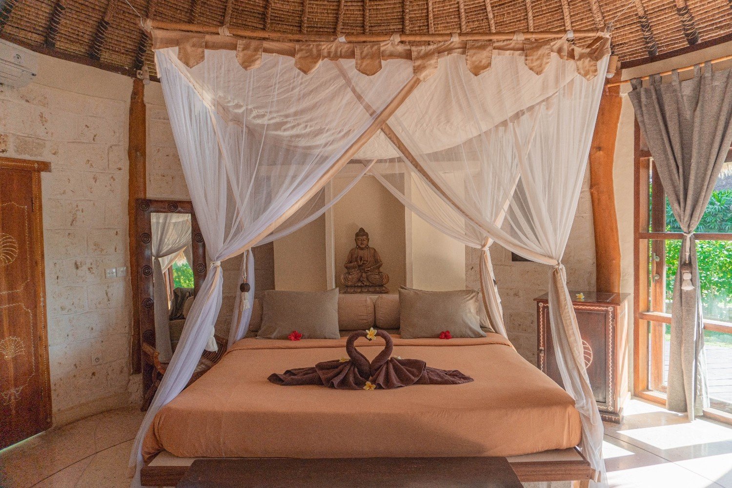 Deluxe Bungalow Gallery 11