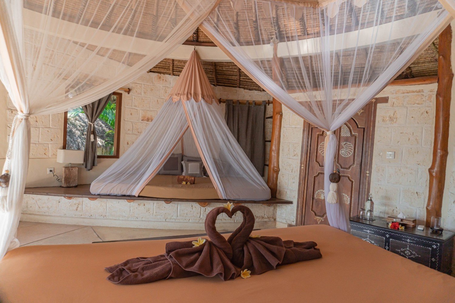 Deluxe Bungalow Gallery 12