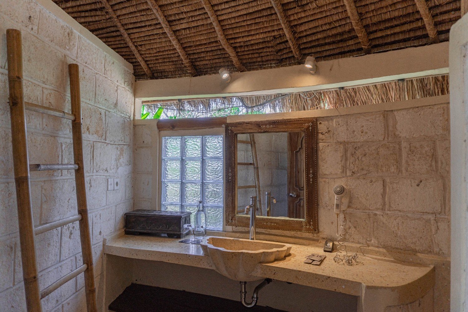 Deluxe Bungalow Gallery 15