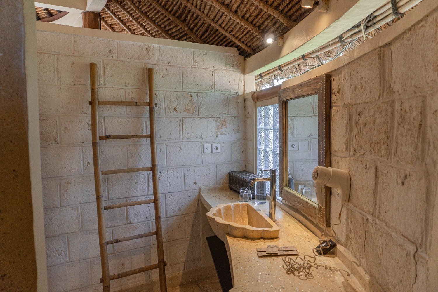 Deluxe Bungalow Gallery 16