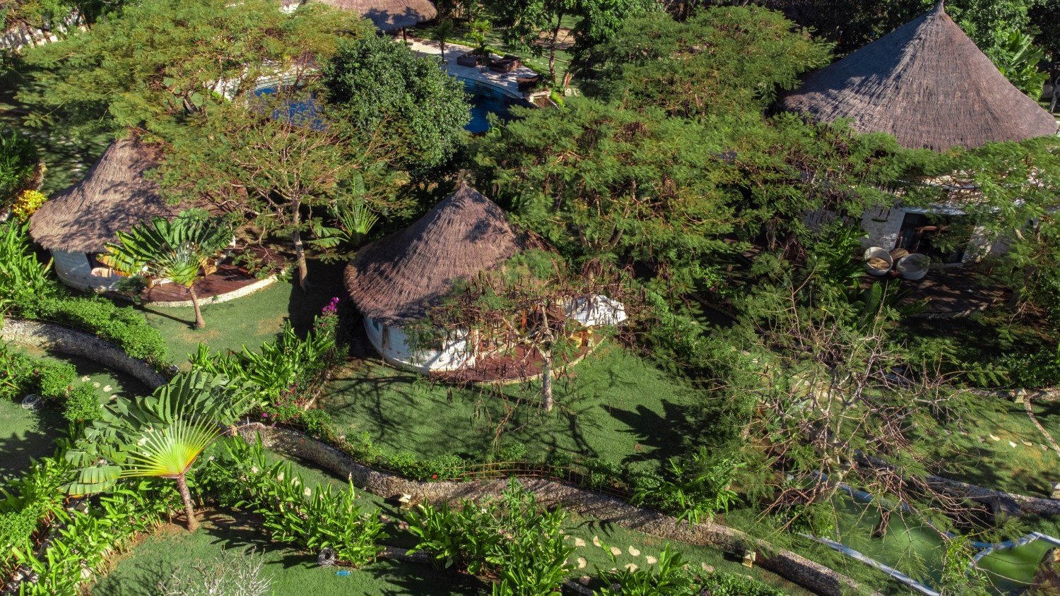 Deluxe Bungalow Gallery 3