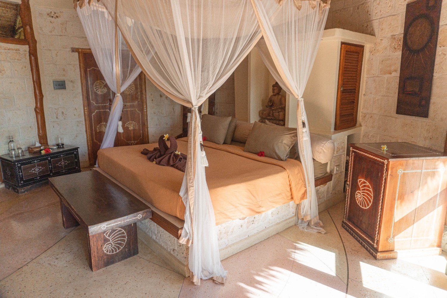 Deluxe Bungalow Gallery 9